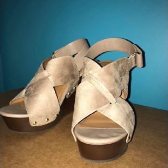 Tan Wedges - Picture 2 of 3